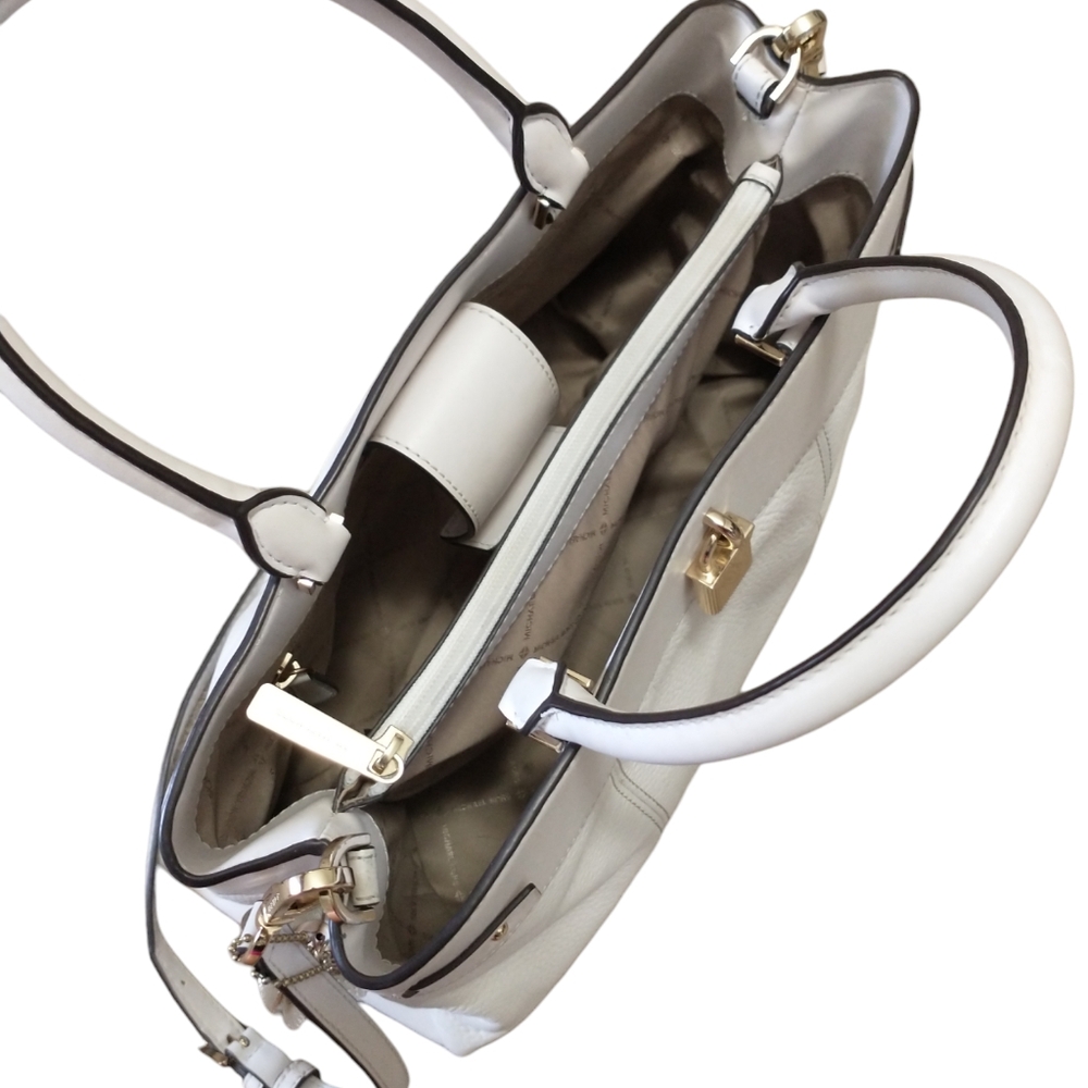 Michael Kors Gramercy (100% Leather) White/Cream Large Crossbody Bag. - Picture 9 of 13